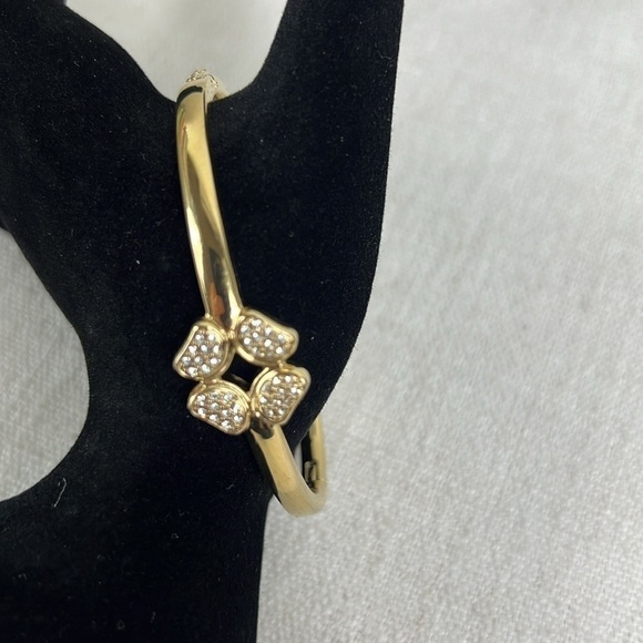 Fossil Bangle Bracelet Crystal Pave Flower Gold Tone Hinged Signed Fossil Logo - Picture 3 of 9